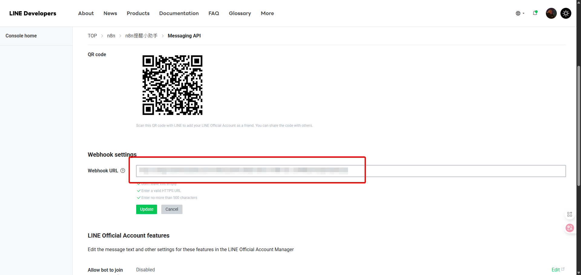 使用者將從n8n複製的Webhook URL貼上到Line後台的指定欄位，並點擊「Update」按鈕。