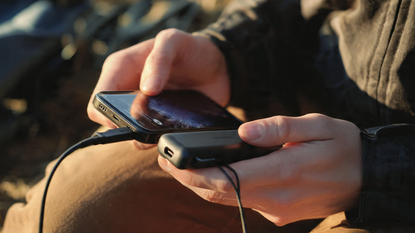 手部特寫操作風格產品攝影範例